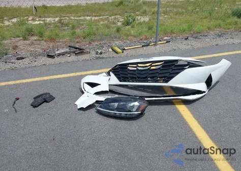 2021 Hyundai Elantra Sel z USA, uszkodzony, nr VIN 5NPLM4AG4MH035475